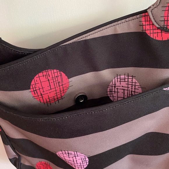 Vera Bradley crossbody bag. Great for travel! - Picture 7 of 13